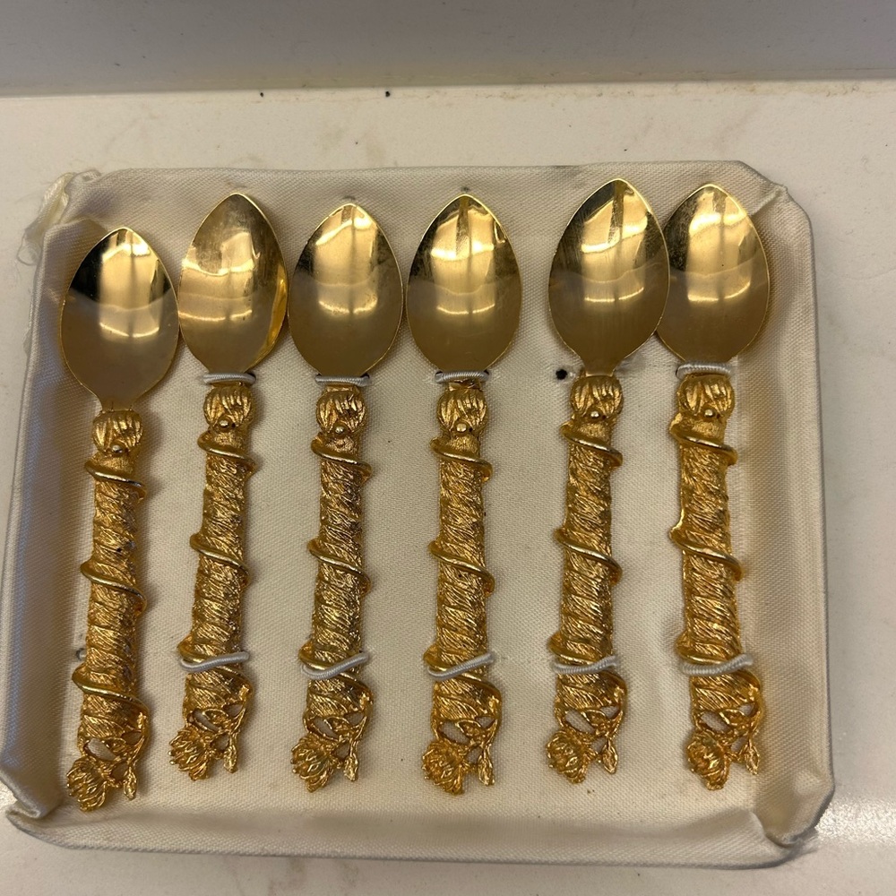 Antique Florentine - Italian Demitasse 
Gold Plated Coffee / Tea Spoons Set 6